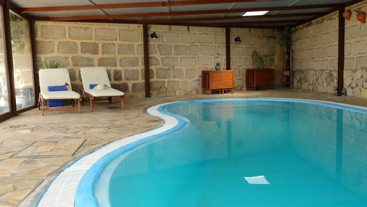 Сasa de vacaciones Casa en finca de uva con piscina privada, cubierta y climatizada La Degollada España