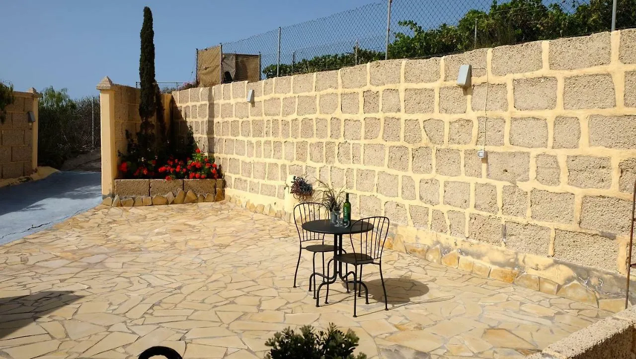 Casa en finca de uva con piscina privada, cubierta y climatizada La Degollada