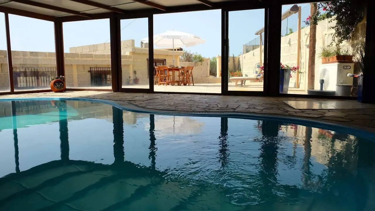 Casa en finca de uva con piscina privada, cubierta y climatizada La Degollada