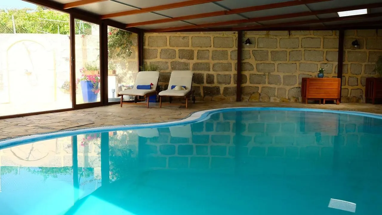 Casa en finca de uva con piscina privada, cubierta y climatizada La Degollada 0*,  España