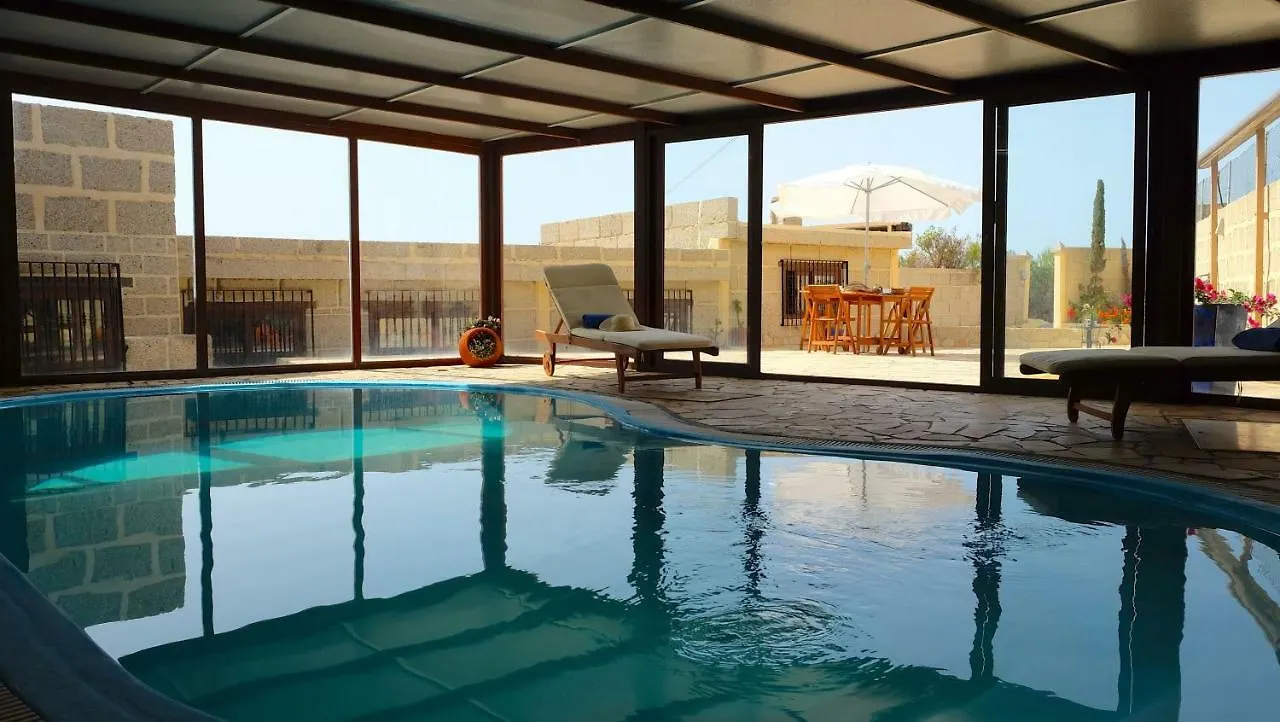 Сasa de vacaciones Casa en finca de uva con piscina privada, cubierta y climatizada La Degollada